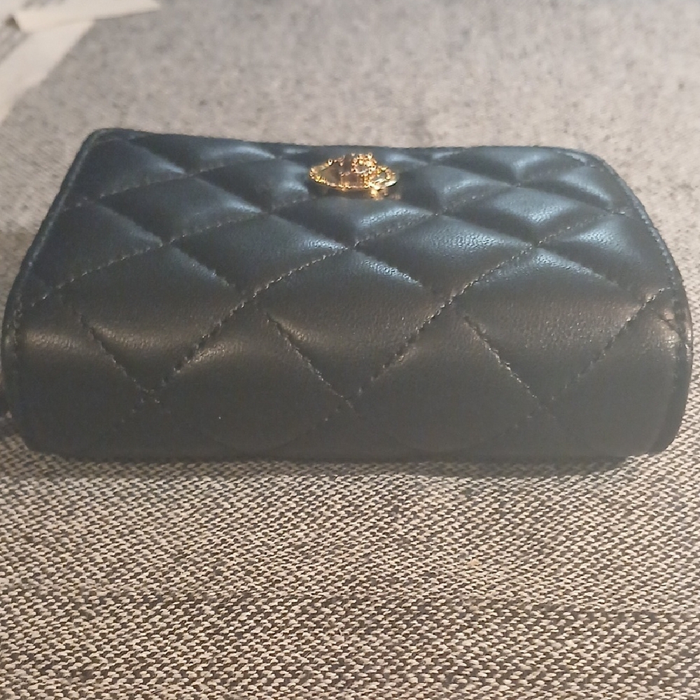 Versace Black Quilted Leather Wallet with Gold Medusa Logo - Picture 5 of 15